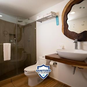 Deluxe Villa Ocean Front Up to 2 Kids